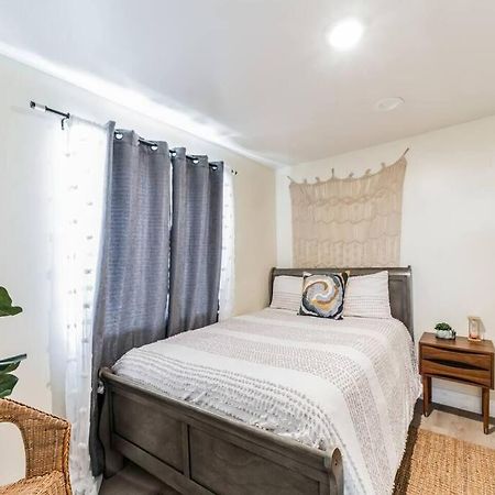 Cozy 2 Bdrm Home In The Heart Of Scv Near Six Flags Santa Clarita Exterior photo
