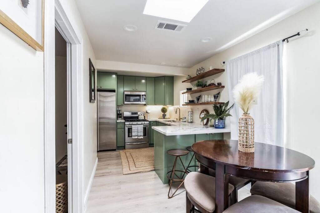 Cozy 2 Bdrm Home In The Heart Of Scv Near Six Flags Santa Clarita Exterior photo