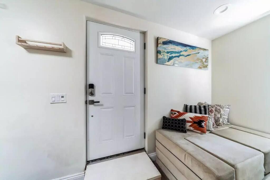 Cozy 2 Bdrm Home In The Heart Of Scv Near Six Flags Santa Clarita Exterior photo